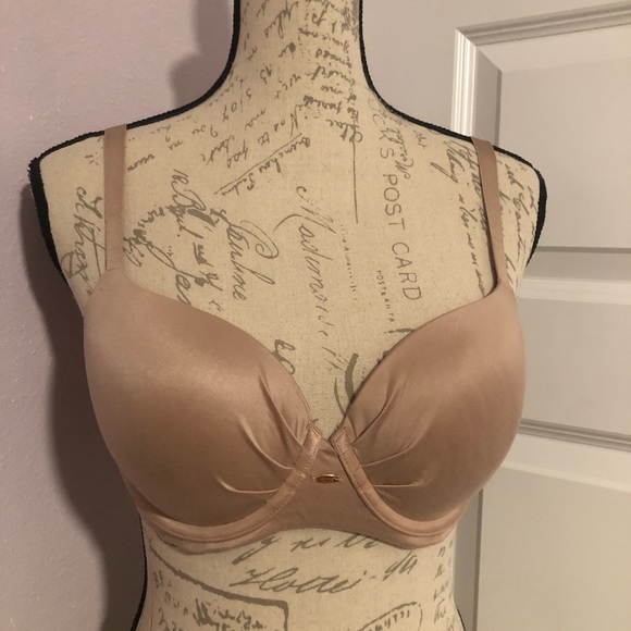 Victoria's Secret Other - Victoria's Secret Fabulous Push Up Nude Bra 32DD